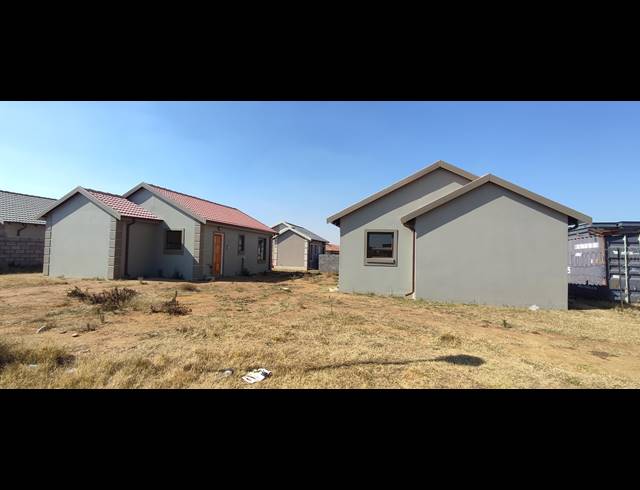 3 BEDROOM FREEHOLD FOR SALE IN SHARON PARK